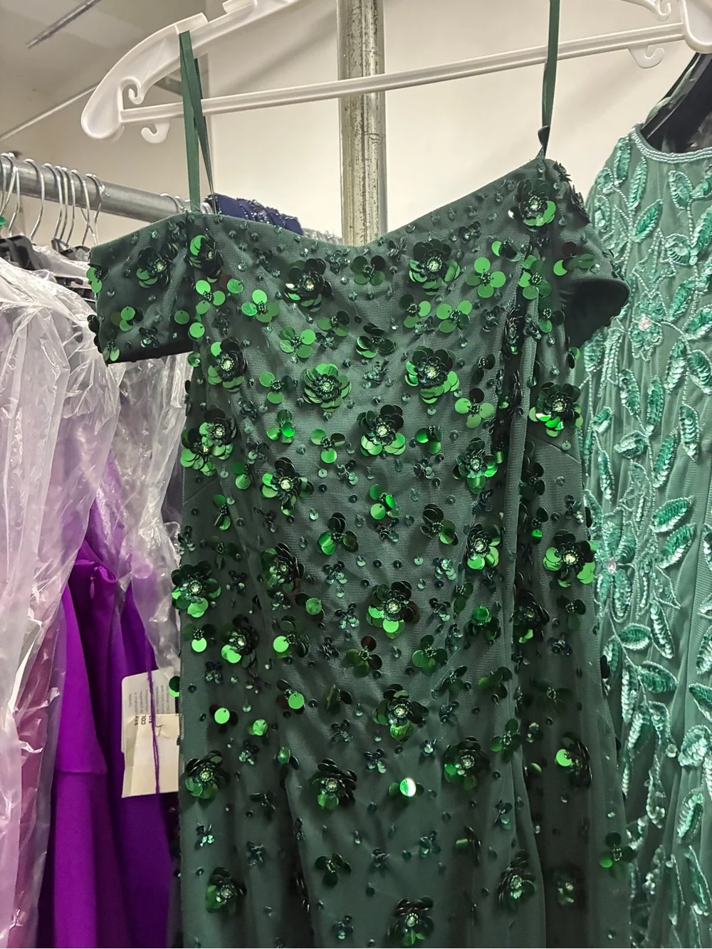 Adrianna Papell SZ 4 NWT Emerald Green Sequin Off Shoulder Formal Gown GALA MOB